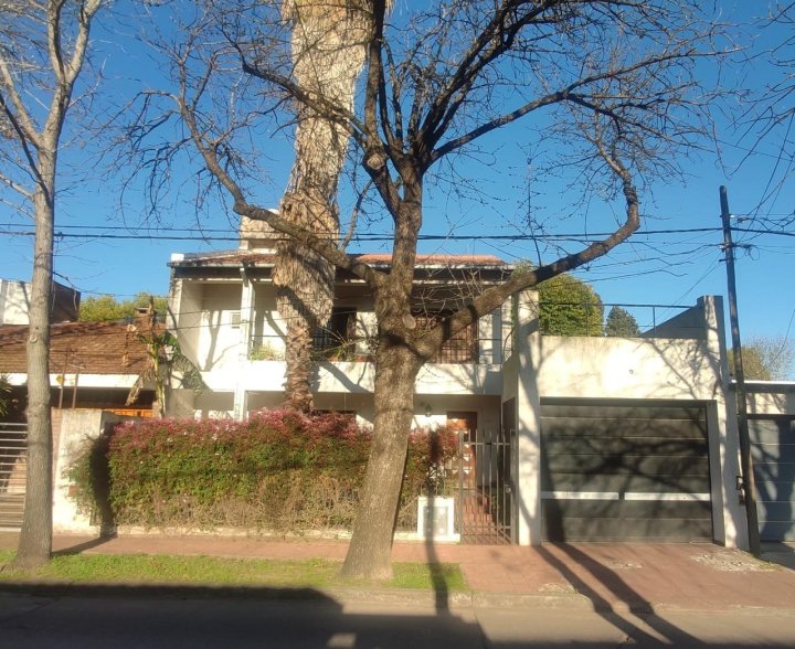 AGÛERO 4175  -  CASA  3  DORMITORIOS