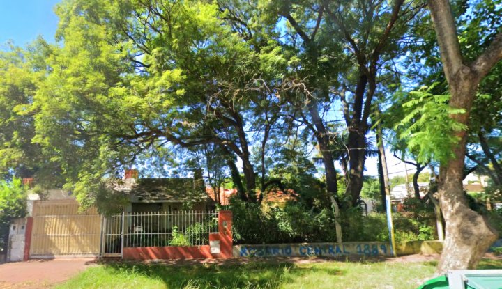 PINTOR MUSTO  643 - CASA CON TERRENO -