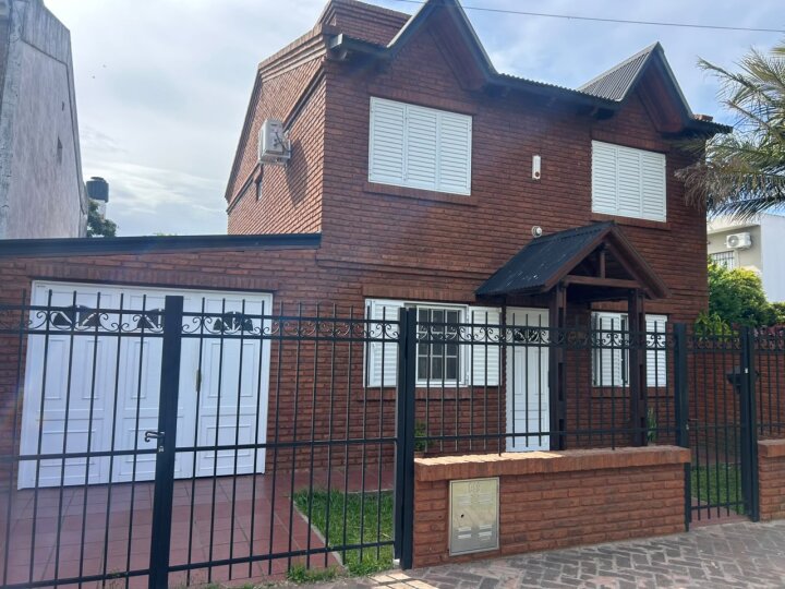 RIO NEGRO 2420 - TRES DORMITORIOS - GRANADERO BAIGORRIA -